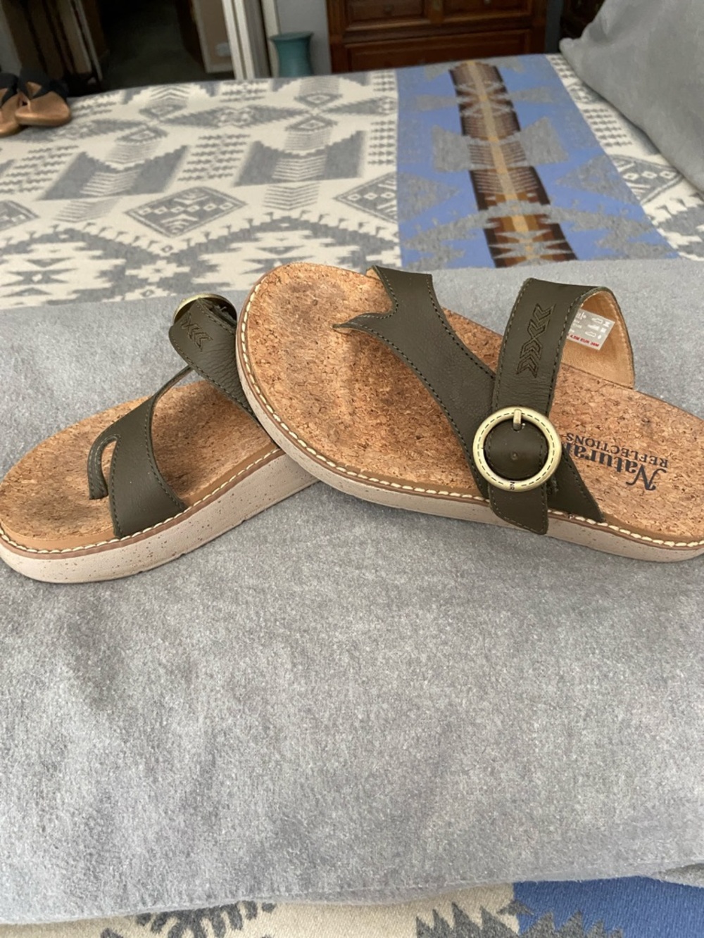 Natural Reflections brand thong style size 6